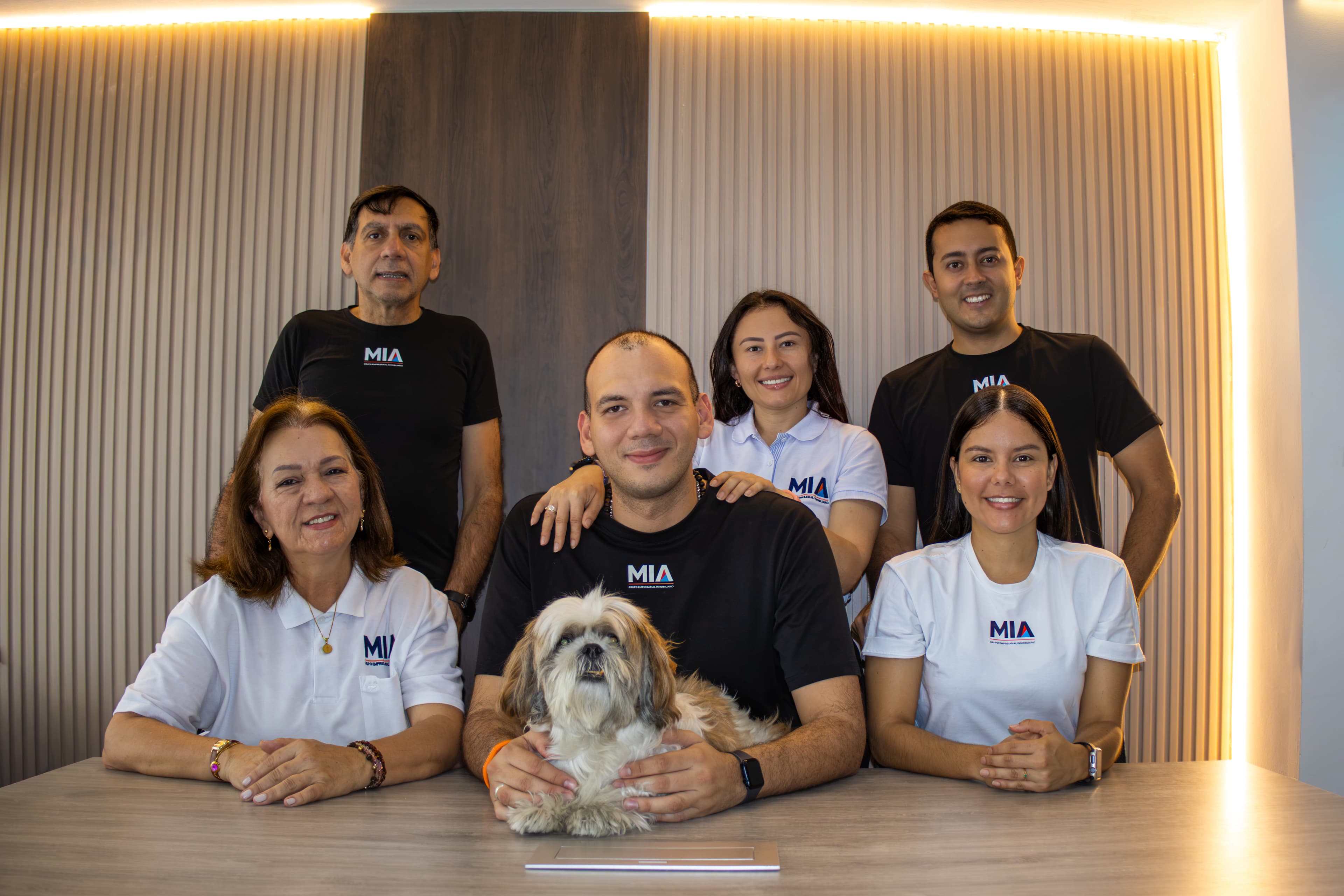 Equipo de Grupo MIA en sus oficinas de Bucaramanga